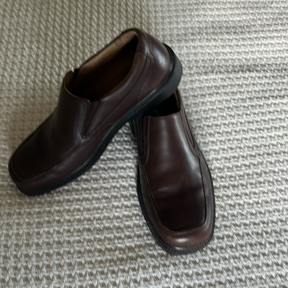 Hush Puppies brown slip on loafer Men’s size 8 1/2 waterproof